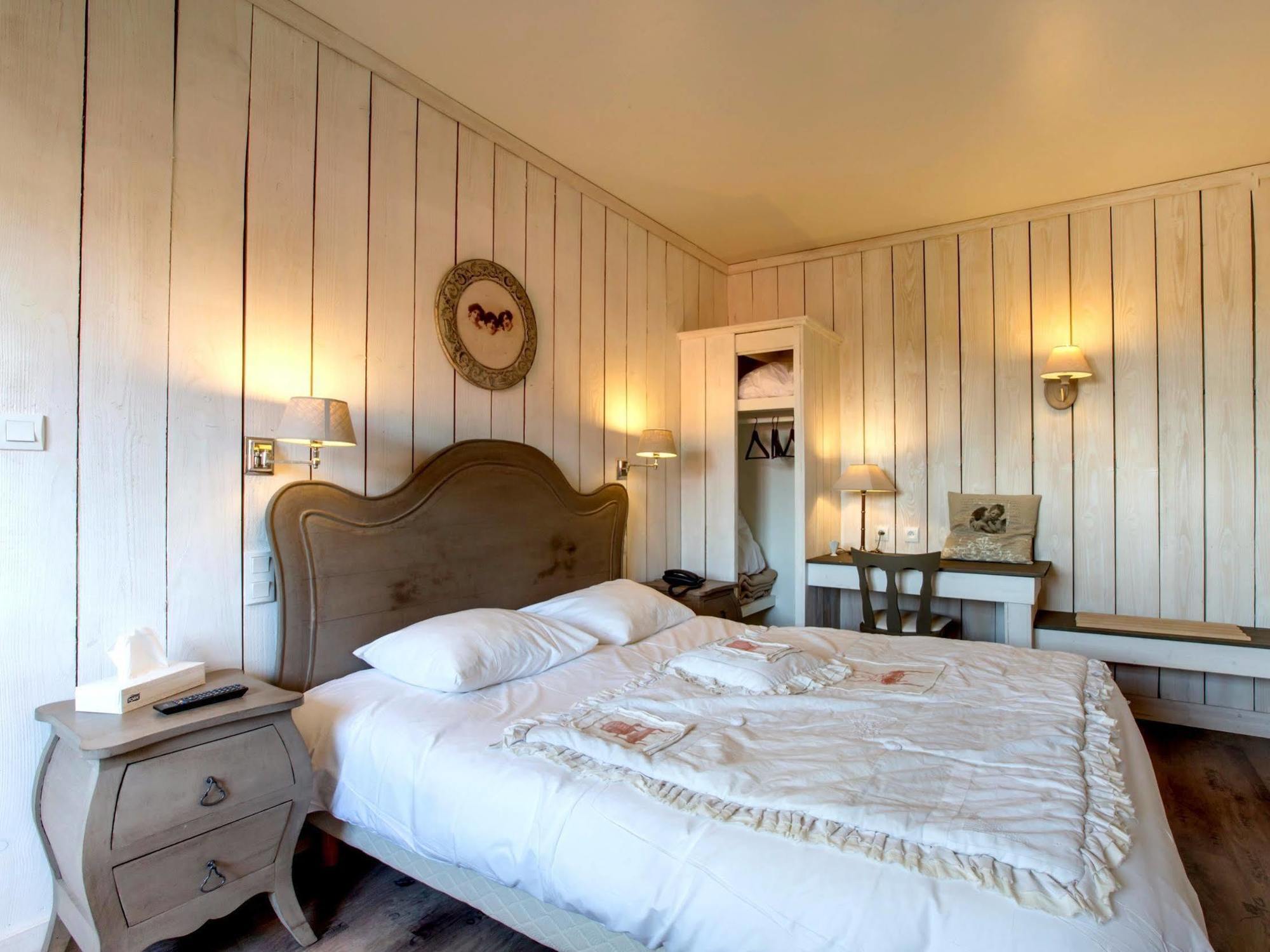 Hotel-Restaurant "La Gremelle" Ladoix-Serrigny Buitenkant foto
